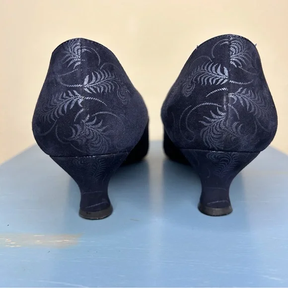 Bruno Magli Vintage Navy Suede Kitten Heels - Picture 4 of 12